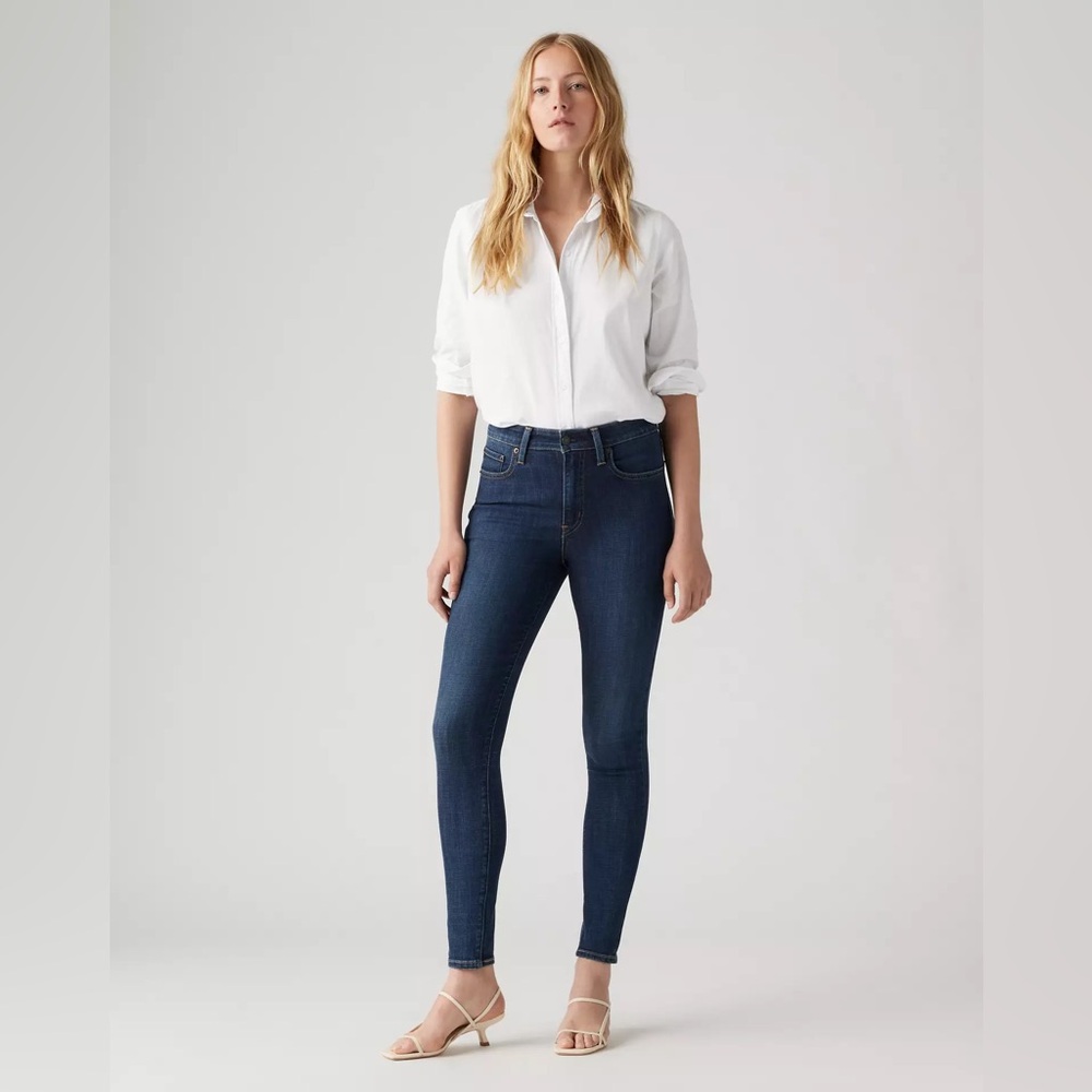 Levi's 721 High Rise Skinny Jeans dark wash size 27!